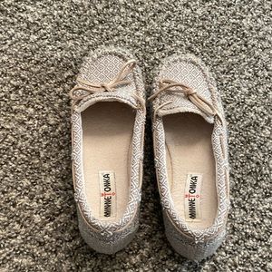 Minnetonka Slippers barley used size 9